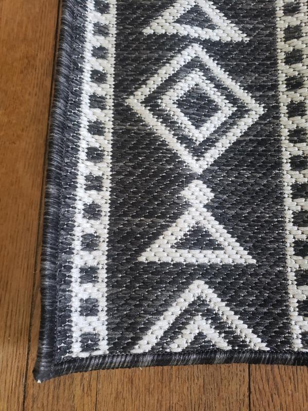 Close up of edges and a corner