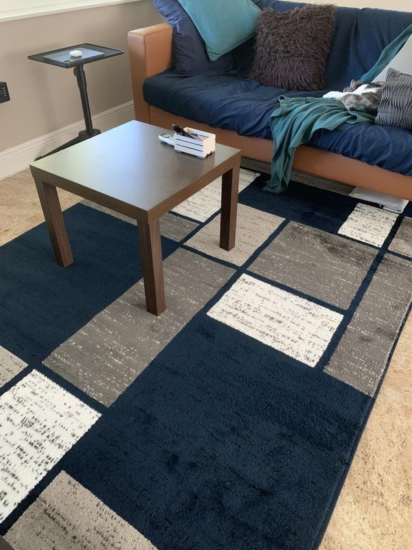 Sleeping cat-approved! Proof that it has no strong smells as most do