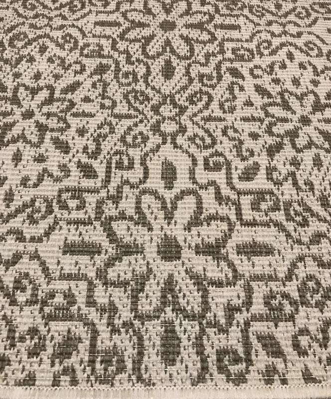 World Rug Gallery Contemporary Flowers Indoor/Outdoor Rug, side one.