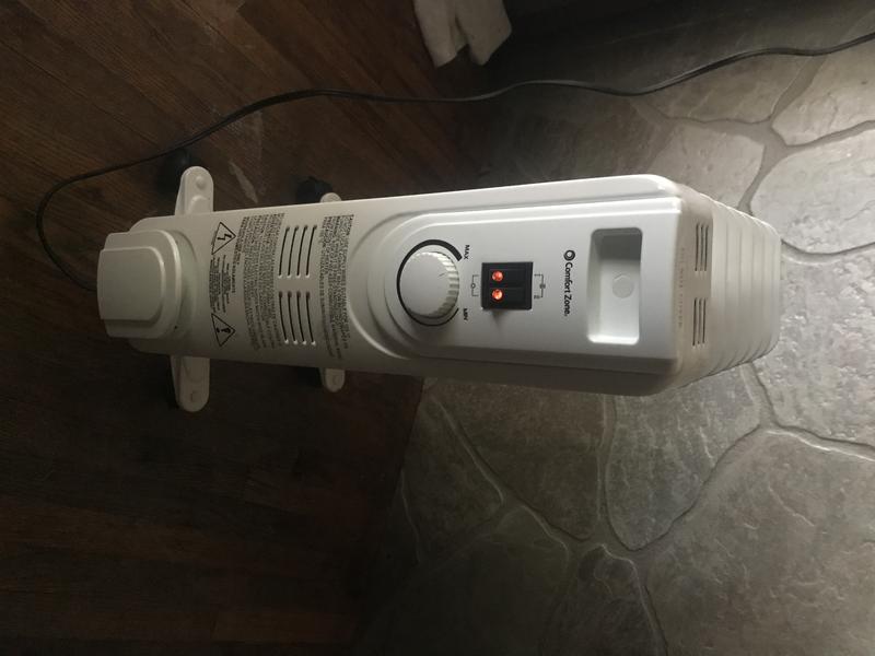 Comfort Zone Up to 1200-Watt Oil-filled Radiant Tower Indoor Electric Space  Heater with Thermostat in the Electric Space Heaters department at Lowes.com