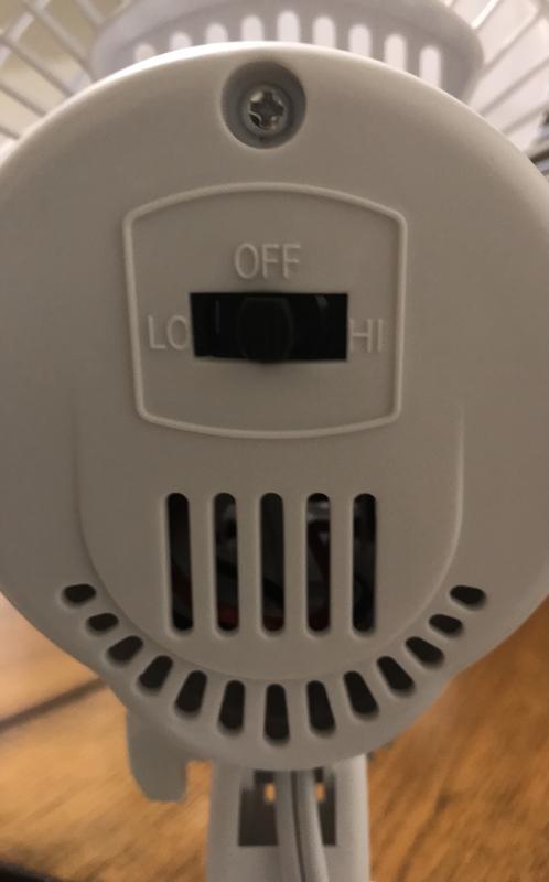 Comfort Zone 6-Inch Clip Fan power/speed switch.