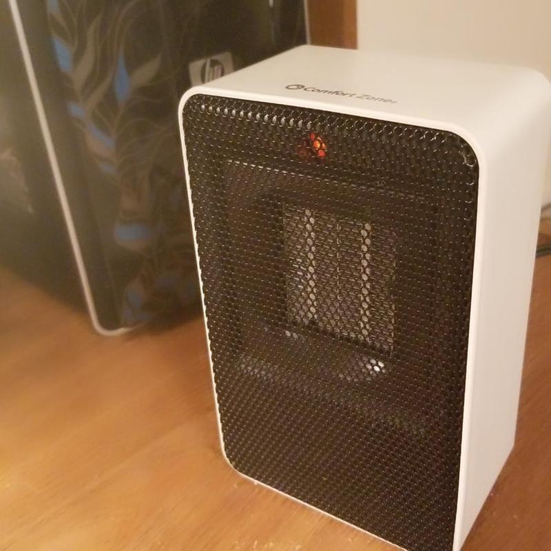 Comfort Zone 200-Watt Ceramic Compact Personal Indoor Electric Space Heater  at Lowes.com