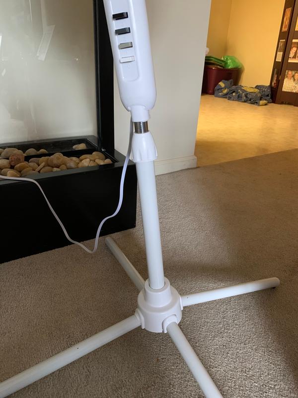 This is my free Comfort Zone Fan showing how it does not stand up straight and the legs are not all level on the floor