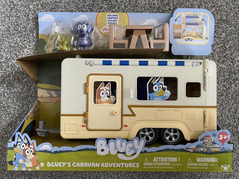 The characters inside the caravan are just part of the cardboard packaging.