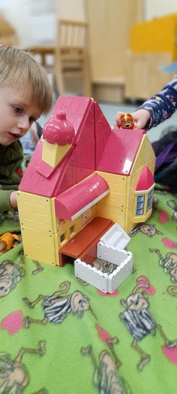 Exploring the Bluey house