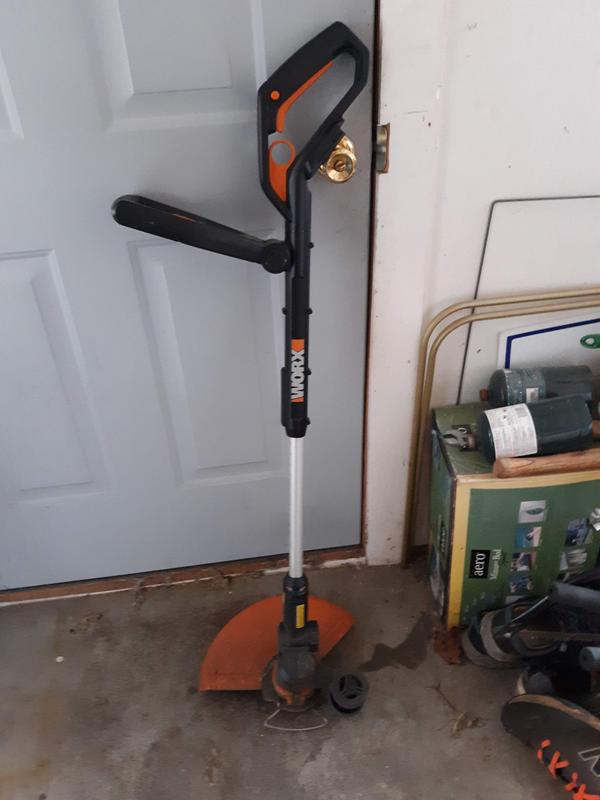 WORX 20 volt Max 12 in Straight Shaft String Trimmer Battery and