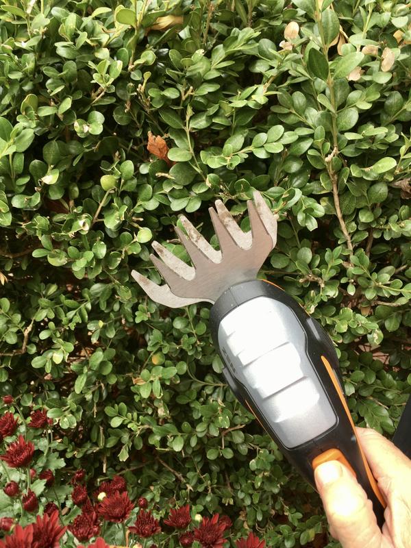 For the extra small areas, simply change to the smaller blade included..