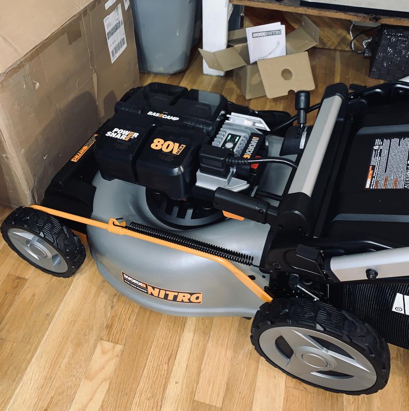 I LOVE how u remove the battery container to charger all at once