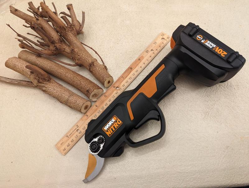 Mulberry branches easily cut with the WG330