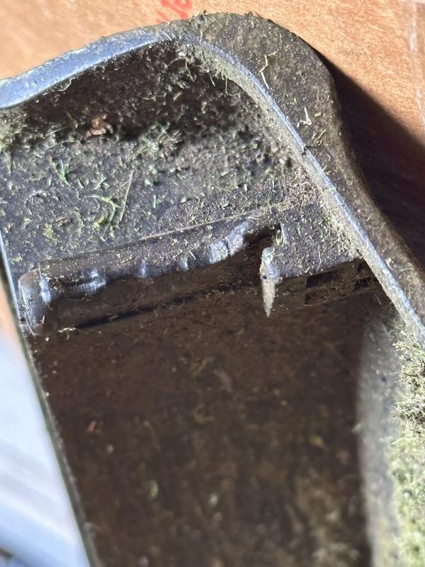 String cutting blade wore off.