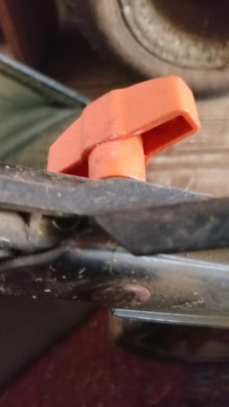 Right side thumbscrew with original carriage bolt