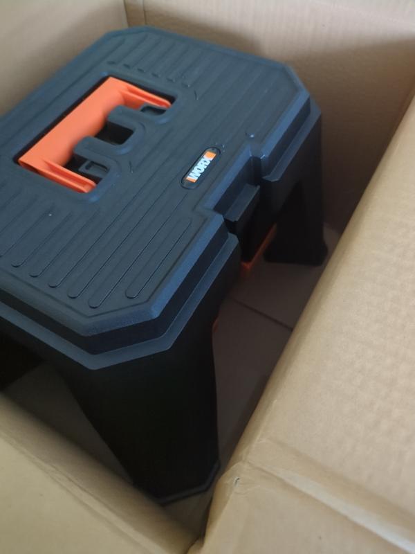 Missing latch, nothing in box either