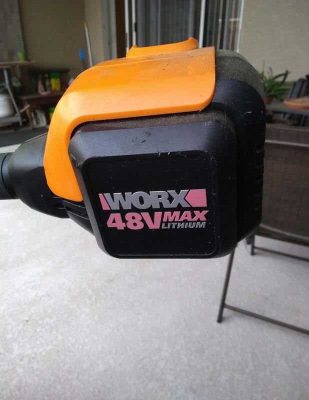This is the trimmer battery holder