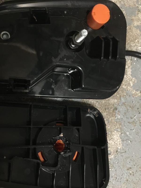 broken chain tensioning knob (inside)