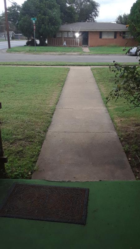 1st time my 23 yr old use the weedeater not knowing it was an edger too. Beautiful Texas yard in Sept 30th 2019