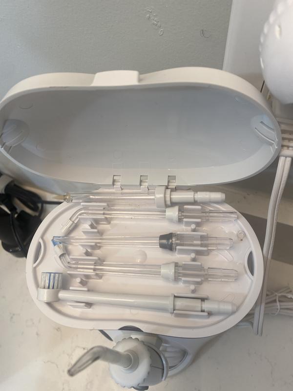 Many attachments for a more intense cleaning and stimulation of your teeth and gums. Plus, all attachments stay together in this neat storage unit which also keeps the water dispenser free from dust.