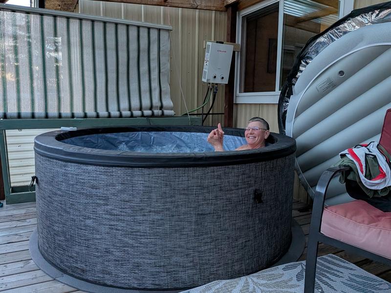 Wave 72-in x 27-in 6-Person Round Hot Tub TAH6CHARRATUS at Lowes.com