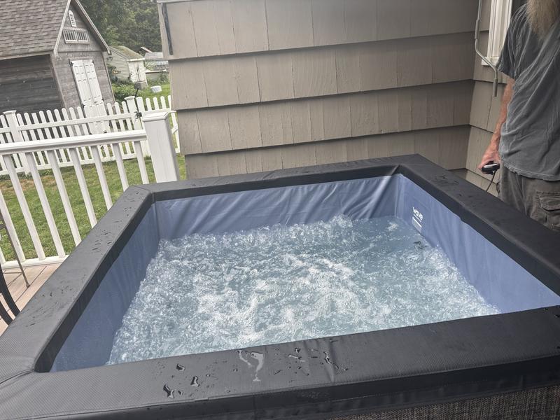 Wave 71-in x 27-in 6-Person Square Hot Tub GAR6FLRATUS at Lowes.com