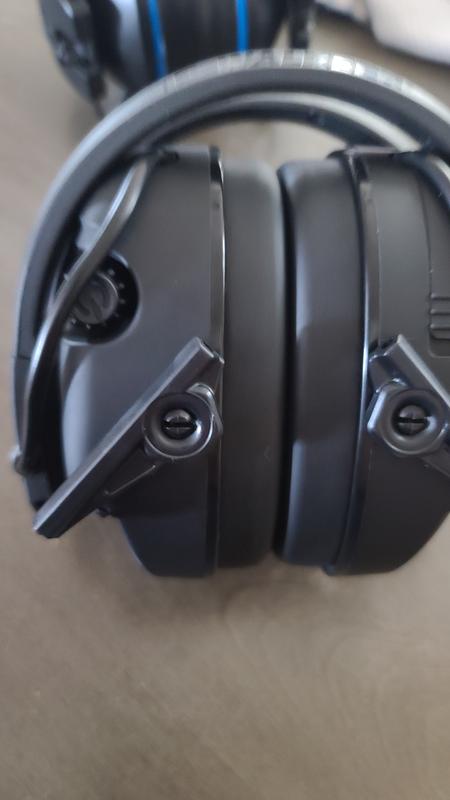 Wire pressing button top view