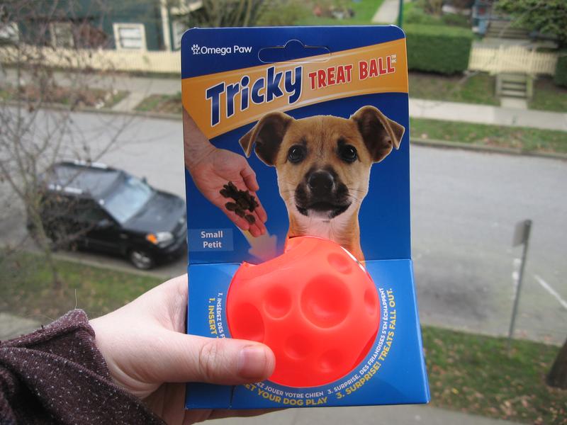 omega paw treat ball