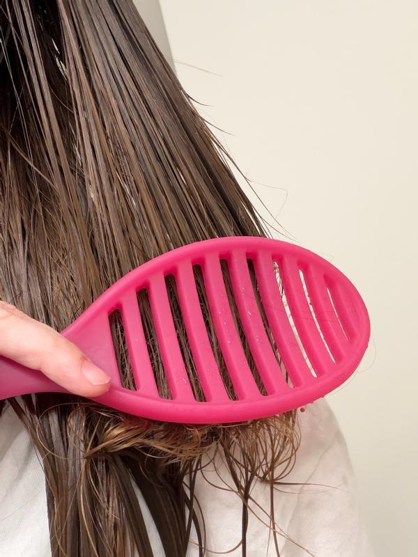 Customer photo for "The only way I can brush wet hair"
