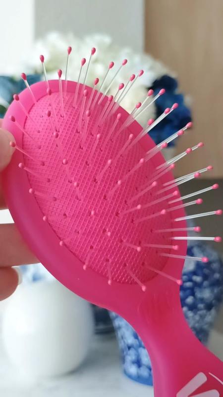 Customer photo for "Detangles Thick Hair"