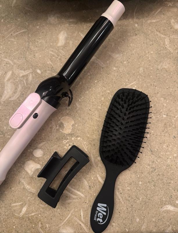 Makes styling hair easy!