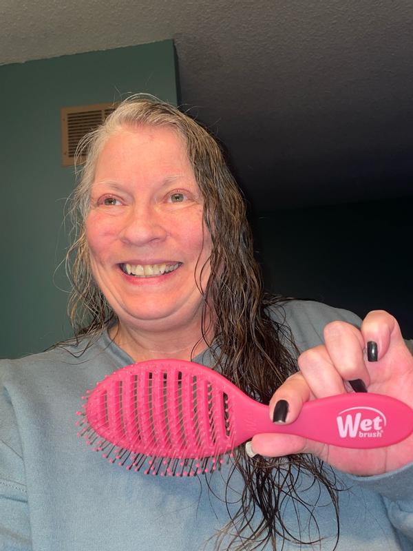 Customer photo for "Great on wet or dry hair"