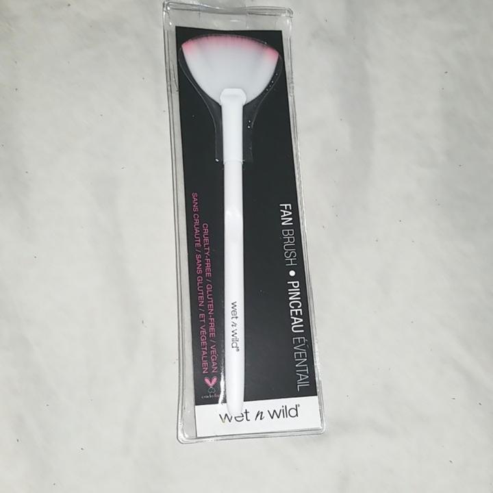 Wet 'n Wild Crease Brush Review  Dollar Tree Find – Adventures in