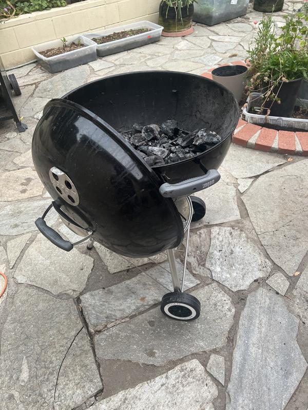There is a hook inside the lid to hang it