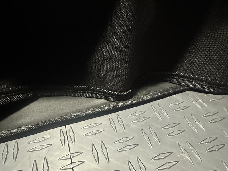 The ither zipper track is facing the floor. You have to bend the lip back to see and try to zip.