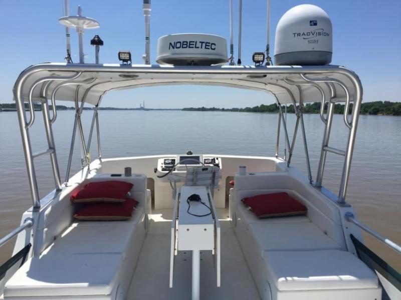 Flybridge external antenna