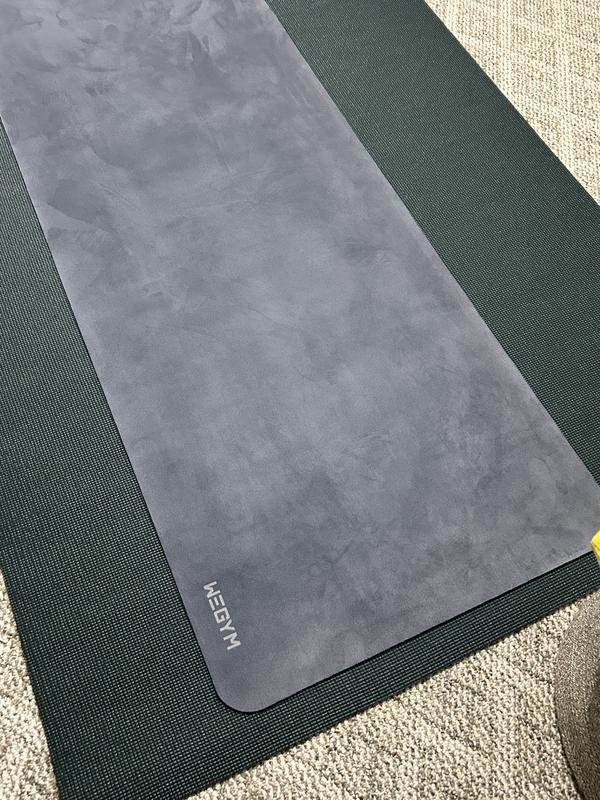 Suede mat in the color slate