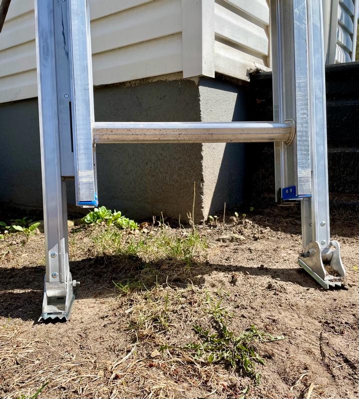 Werner LevelSafe Pro Aluminum Stabilizer For Extension ladders in the ...