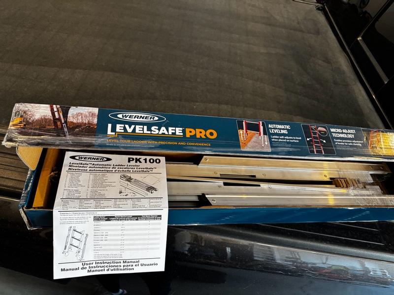 Werner LevelSafe Pro Aluminum Stabilizer For Extension ladders in the ...