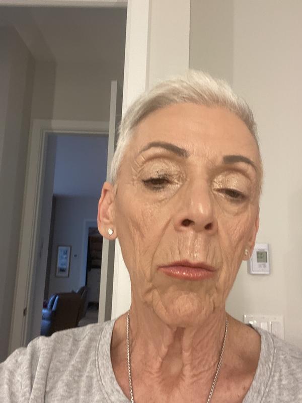 Customer photo for "Love the defined look it gives my eyes"