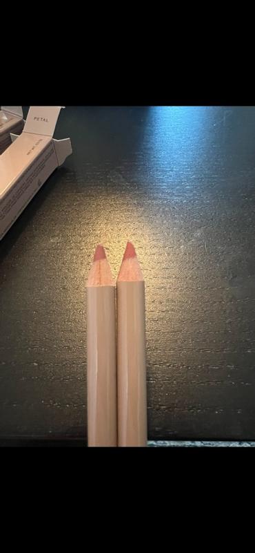 Customer photo for "Decent lip liner"
