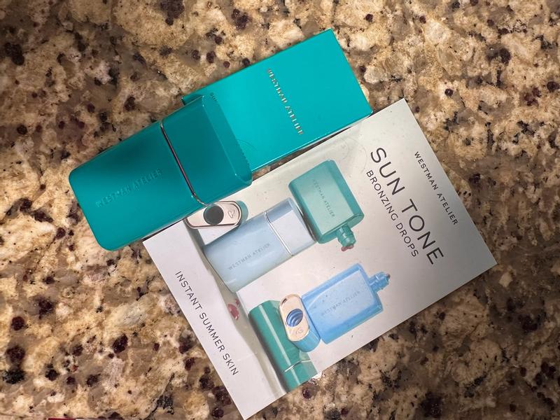 Customer photo for "An easy to use Bronzer!"