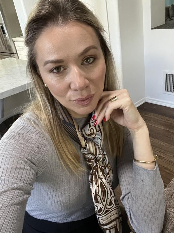 Customer photo for "Easy to use, natural color."