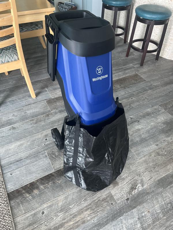 Nice compact shredder with convenient bag to collect the mulch.