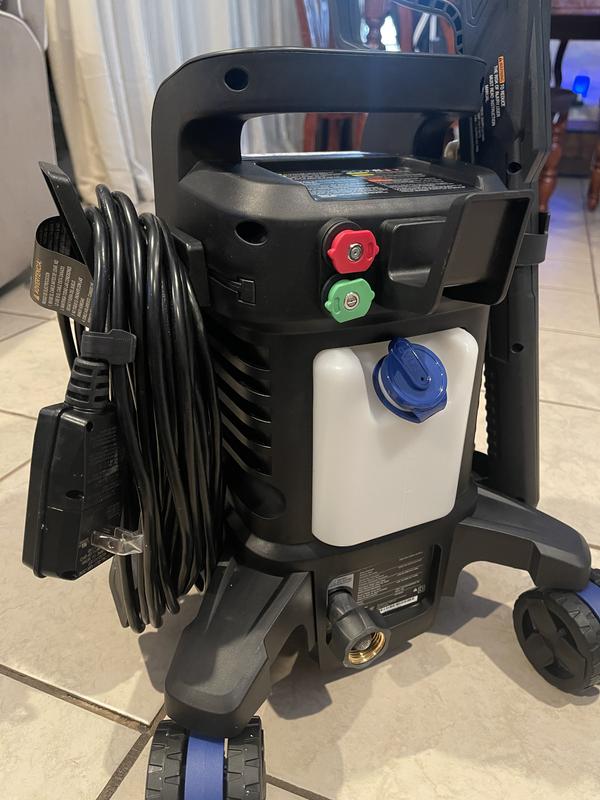 Nice soap dispenser. Easy connect to pressure water hose.