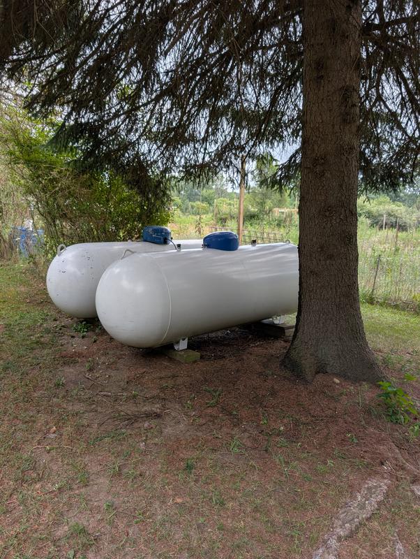 Clean propane tanks