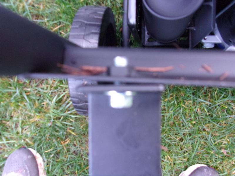 front mounting foot not tight against frame