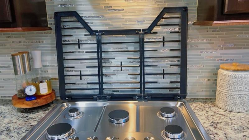 30-inch Gas Cooktop with 2-in-1 Hinged Grate to Griddle Ashley