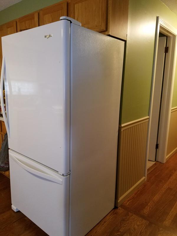 Black 33 Inches Wide Bottom Freezer Refrigerator With Spillguard Glass Shelves 22 Cu Ft Wrb322dmbb Whirlpool