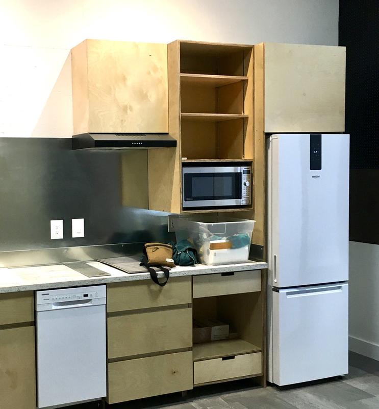 Fingerprint Resistant Stainless Finish 24 Inch Wide Bottom Freezer Refrigerator 12 7 Cu Ft Wrb533czjz Whirlpool