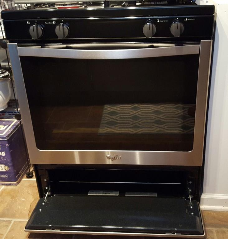 White 5 1 Cu Ft Freestanding Gas Range With Under Oven Broiler