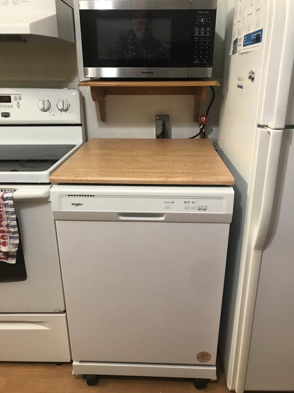 WHIRLPOOL 24 INCH PORTABLE DISHWASHER 5 CYCLE HI TEMPERATURE WASH DELAY  START OPTION WHITE LOCATED IN OUR PORTLAND OREGON APPLIANCE STORE SKU 17094