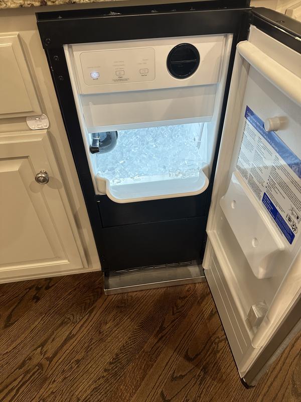 Whirlpool 15 Icemaker with Clear Ice Technology in Fingerprint