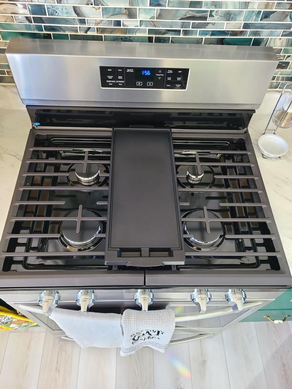 5.8 cu. ft. Freestanding Gas Range with Frozen Bake™ Technology